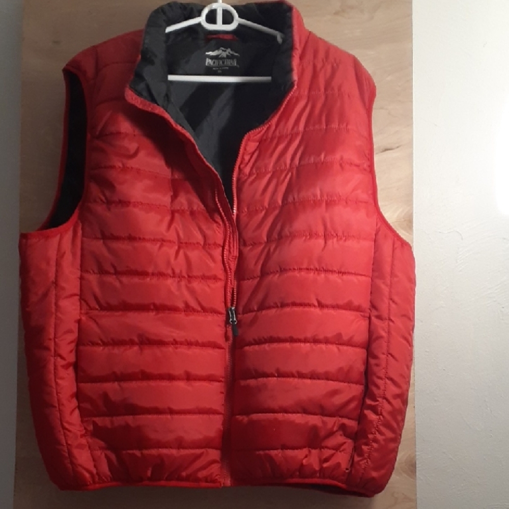 Pacific Trail Black and Red PUFFER VEST Jacket WOMENS Size Xl.